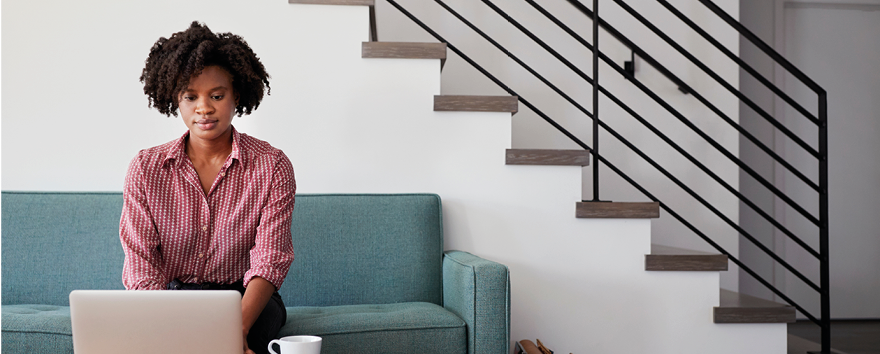 femme en télétravail